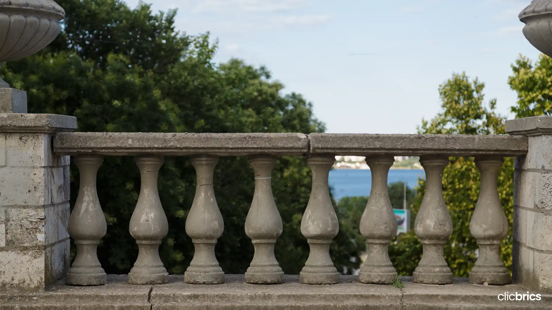 modern closed grill design for balcony